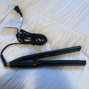 Gently Used bioprogramming hairbeauron 7D straightener by lumelina